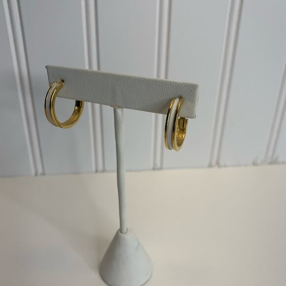 Vintage Latch Back Hoop Earrings White Inlay 3/4" diameter - Picture 2 of 4